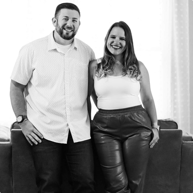 black and white photo of taylor and kendra
